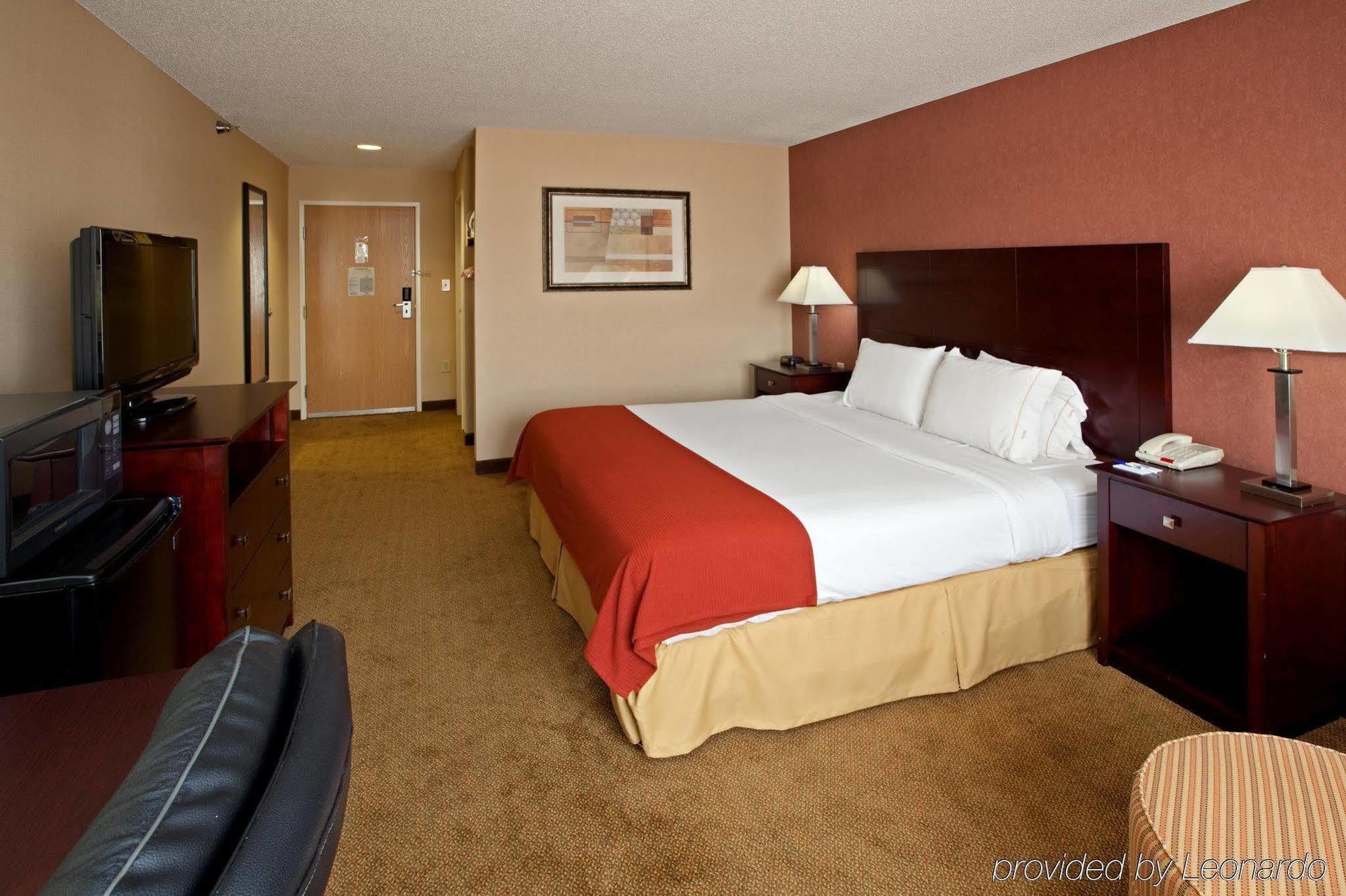 Holiday Inn Express Hotel & Suites Cincinnati-North/Sharonville Exterior photo
